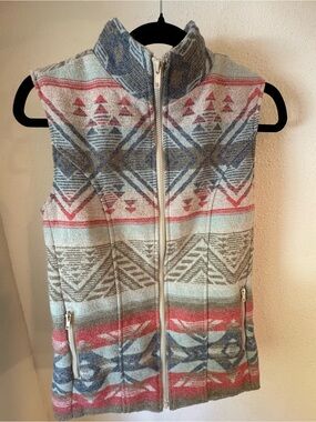 Cowgirl Legend Western Print Zip Front Vest in Blue, Cream & Red